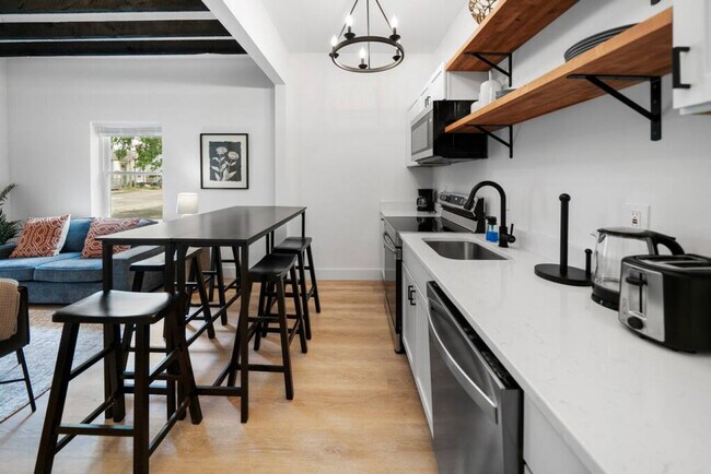 Building Photo - 704 Wayne St