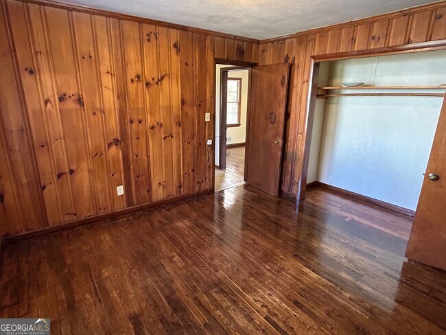 Building Photo - 190 Northcrest Dr