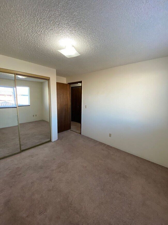 Building Photo - Ash St. Duplex