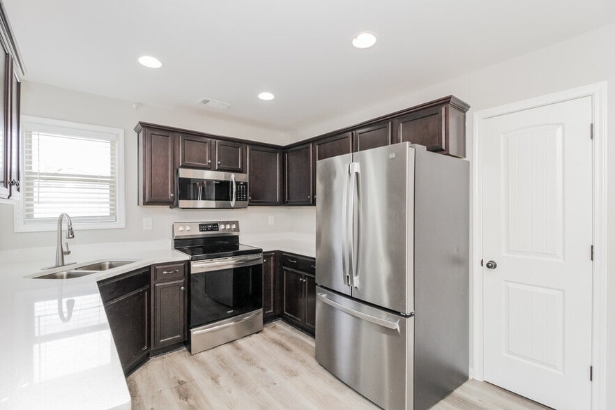 Building Photo - 109 Andrews Ct