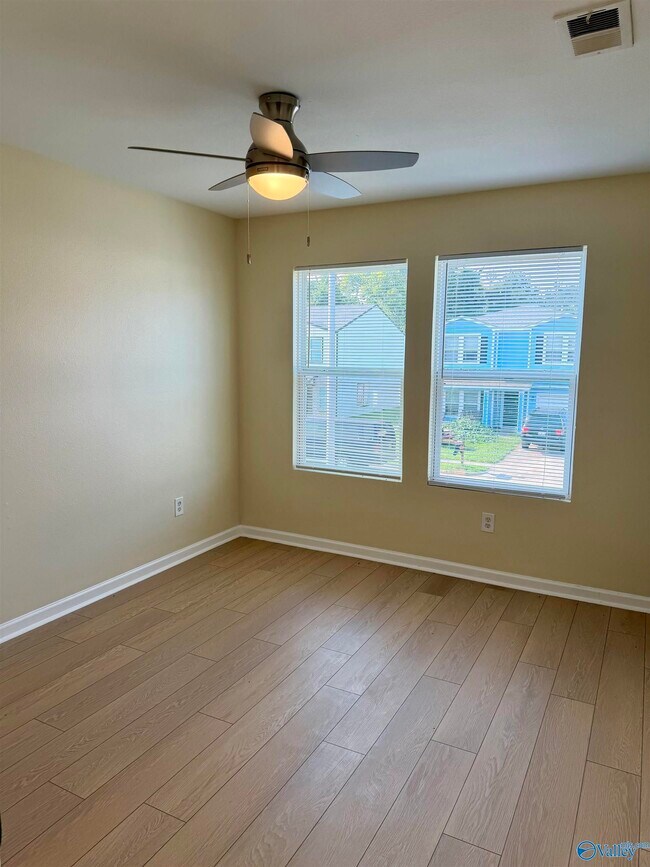 Building Photo - 226 Dormont Dr NE