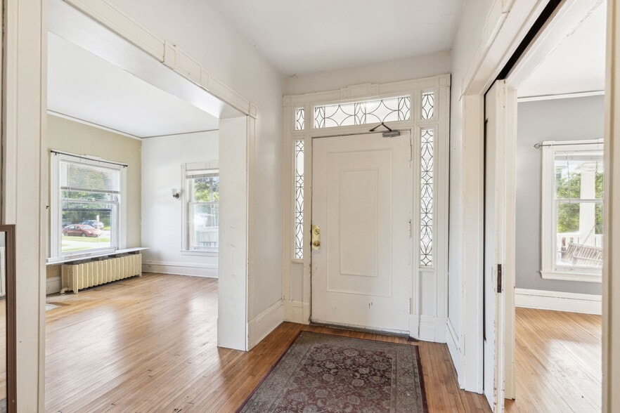 Front entrance. - 2400 Pleasant Avenue South