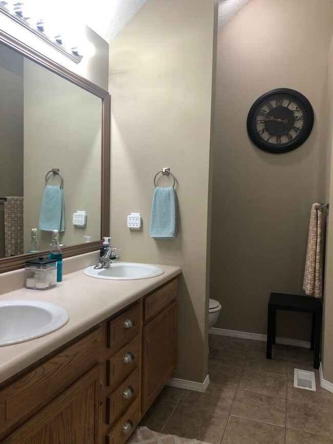 Building Photo - Republic Schools - Gorgeous 4 Bed 2 Bath 2 Car Garage For Rent