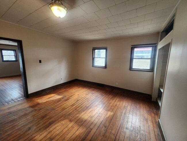 Building Photo - 2 Bedroom House in Newport, IN