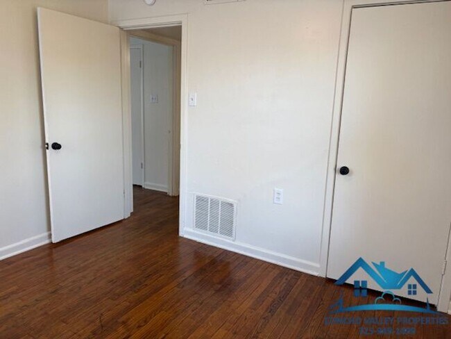 Building Photo - 2411 W Beauregard Ave