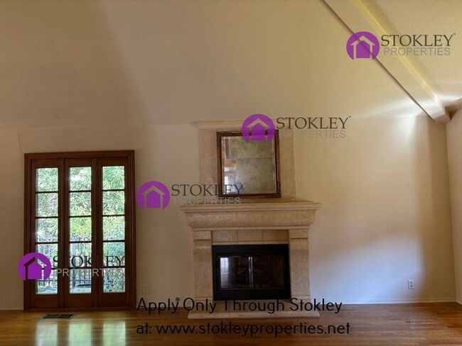 Building Photo - 270 Live Oak Dr