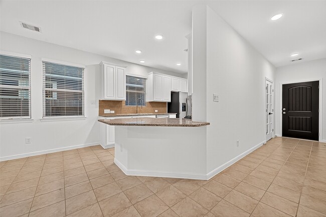 Building Photo - 7927 Tindarey Maple Trace