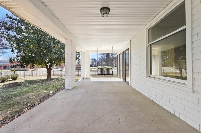 Building Photo - 134 S Hatton
