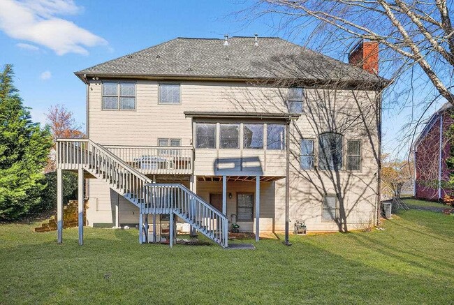 Building Photo - 1200 Cresthaven Ln NW