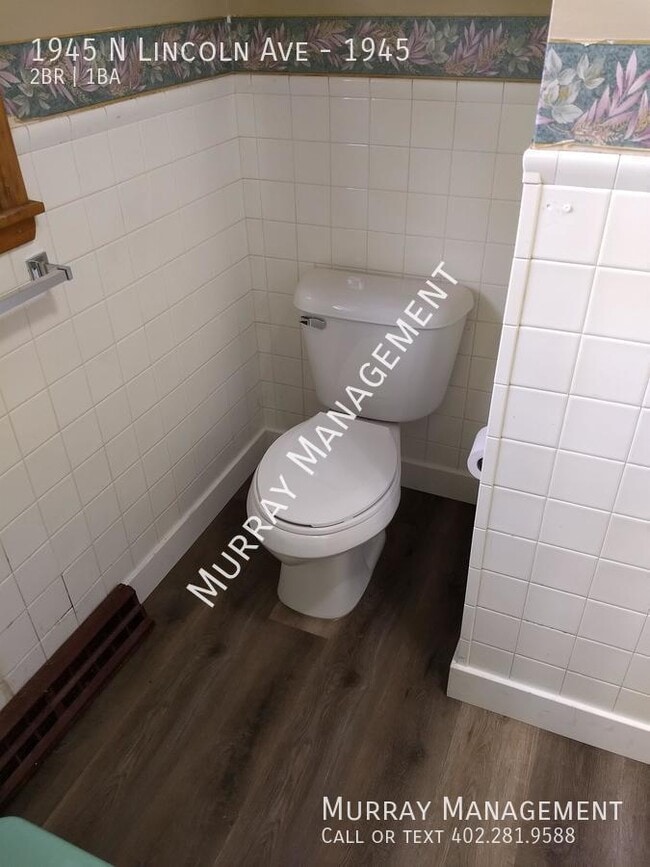 Building Photo - 1945 N Lincoln Ave