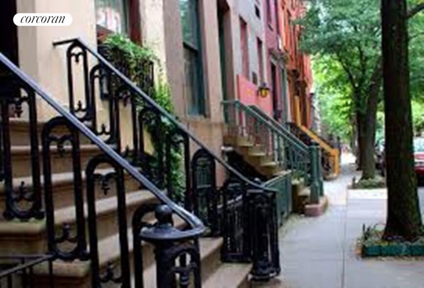 Building Photo - 70 W 11th St