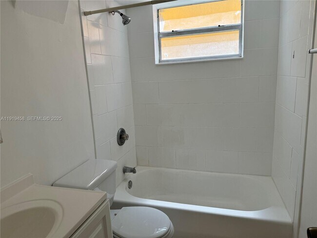 Building Photo - 1851 NE 168th St