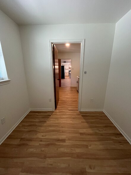Building Photo - 1415 Oakridge Dr