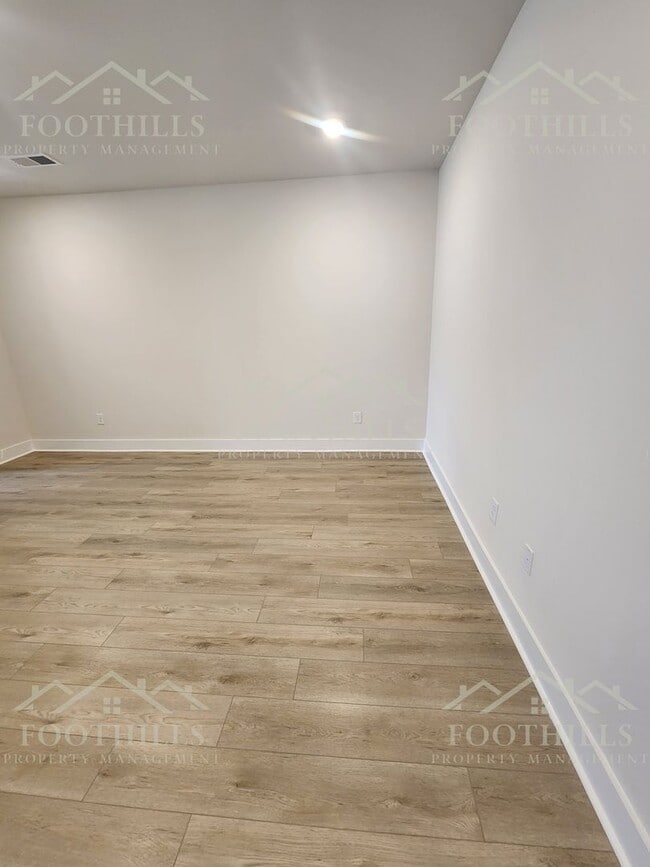 Building Photo - 253 Silo Rdg Dr