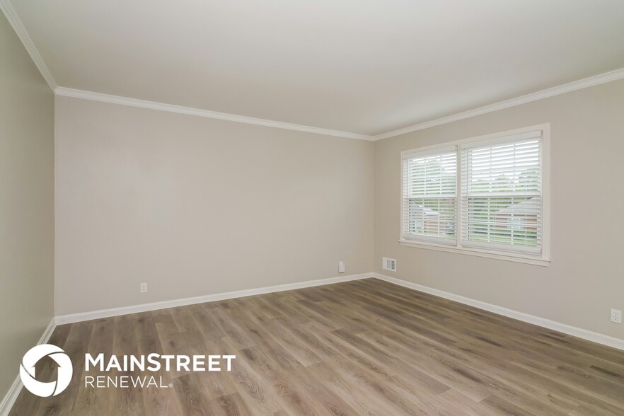 Building Photo - 3208 Cabinwood Dr