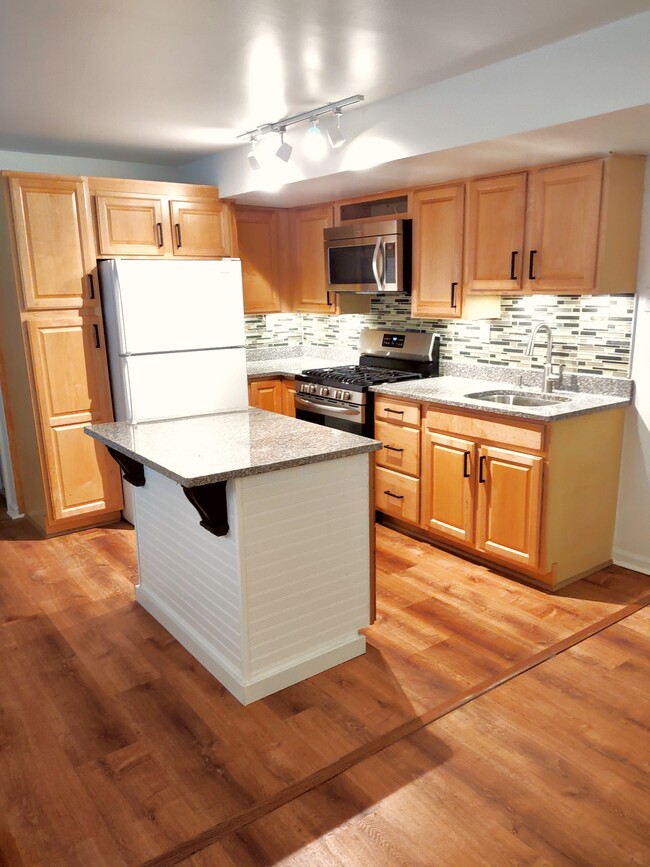 granite countertops - 151 Wild Ave