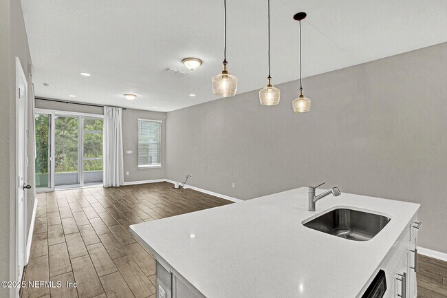 Building Photo - 469 Brandon Lks Dr