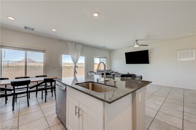 Building Photo - 386 Larksong Ave
