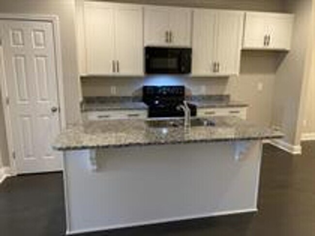 Building Photo - 247 Claremont Ct