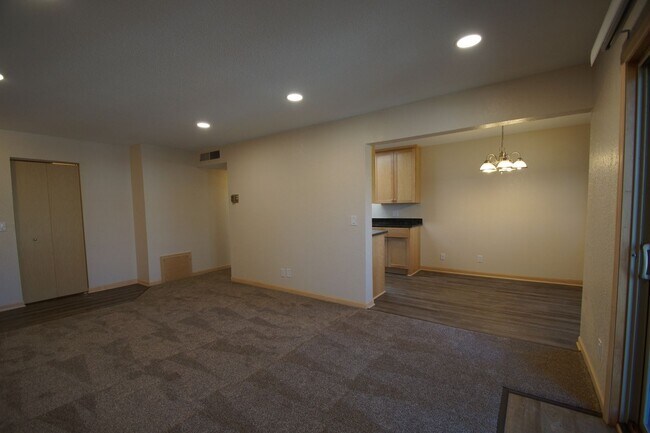 Building Photo - Modern Elegance Meets Comfort – Beautifully Renovated Two-Bedroom