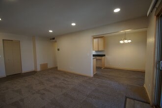 Building Photo - 1260 Larpenteur Ave W