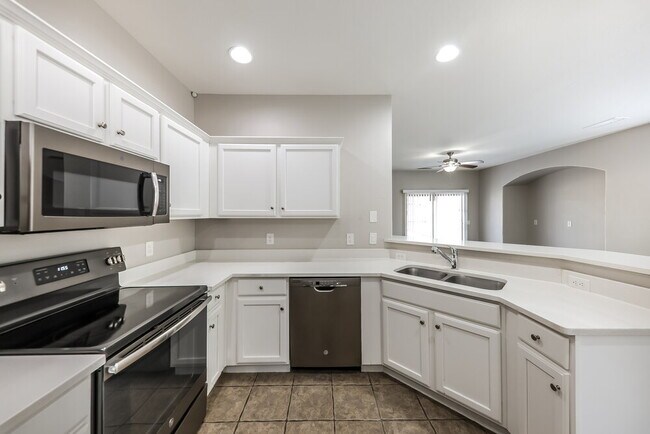 Building Photo - 13758 W Port Royale Ln