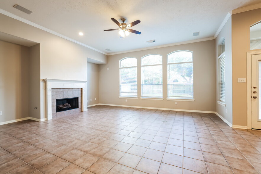 Building Photo - 20868 Bentwood Oaks Dr