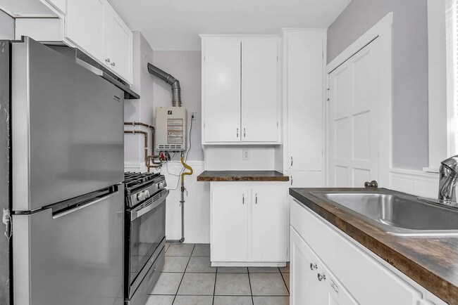 Building Photo - 840 55th St