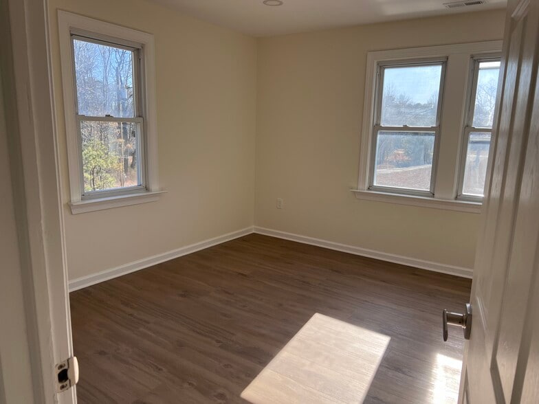 Building Photo - 707 Tuckahoe Rd