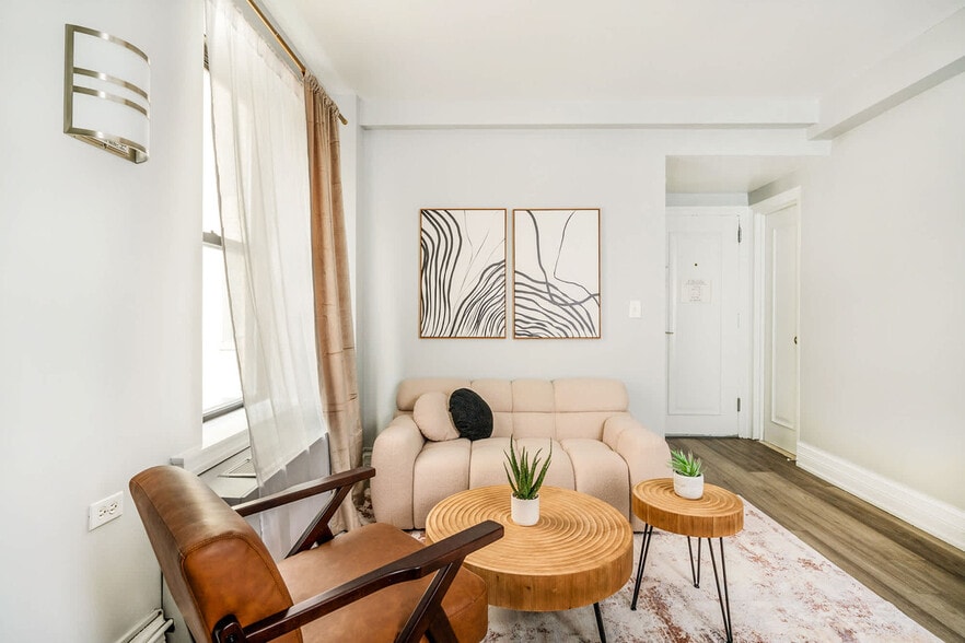 Building Photo - 234 W 73rd St