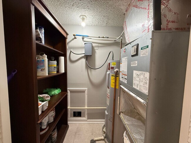 Building Photo - Condo in Lake Vista