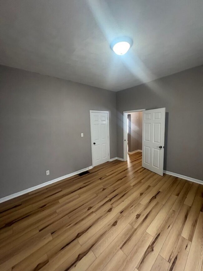 Building Photo - Single Family home with large yard