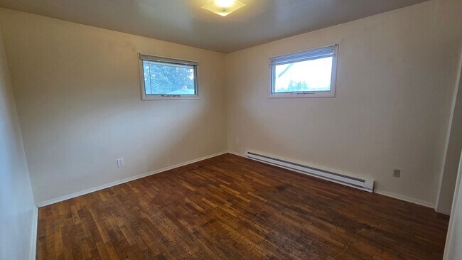 Building Photo - 1320-1320 Adeline Ave