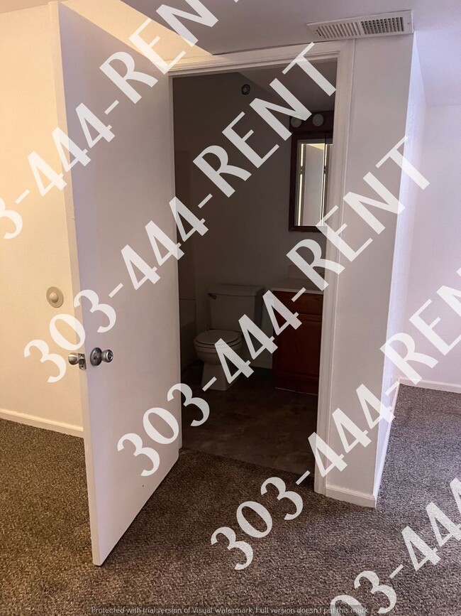 Building Photo - Single Family Ranch Style Home In Aurora!
