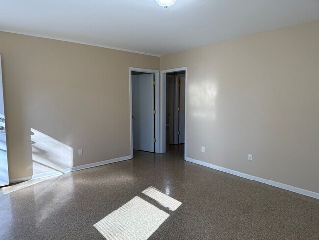 Building Photo - 5200 John Hall Rd