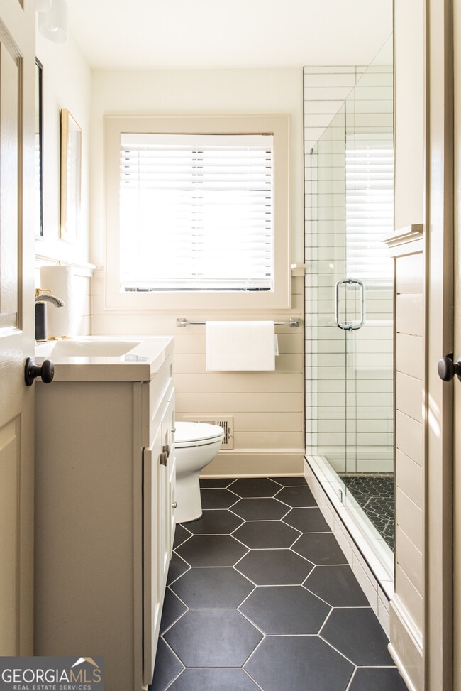 Building Photo - 907 White St SW