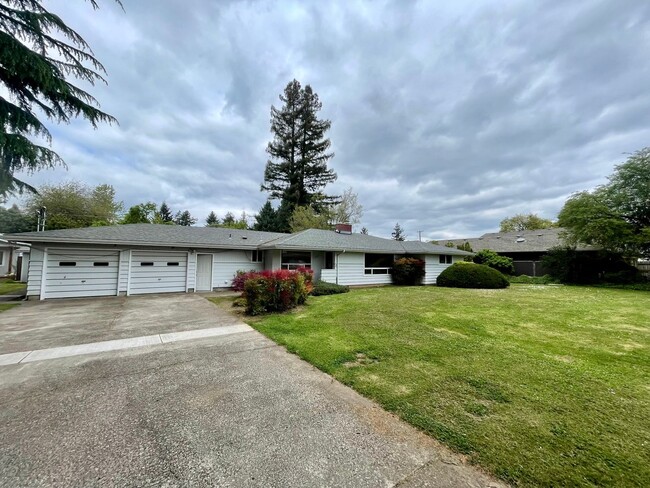 Building Photo - 137-137 Briarcliff Dr