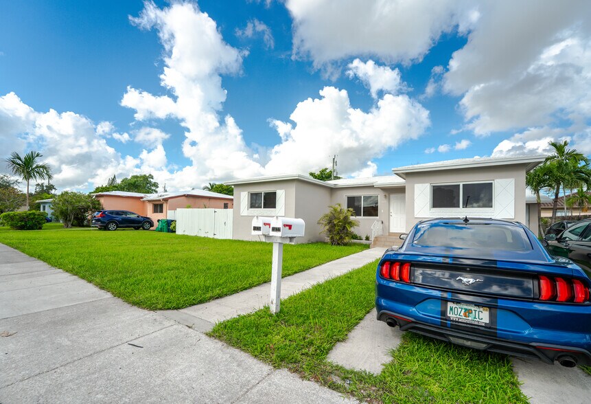 Primary Photo - 1020 SW 74th Ave