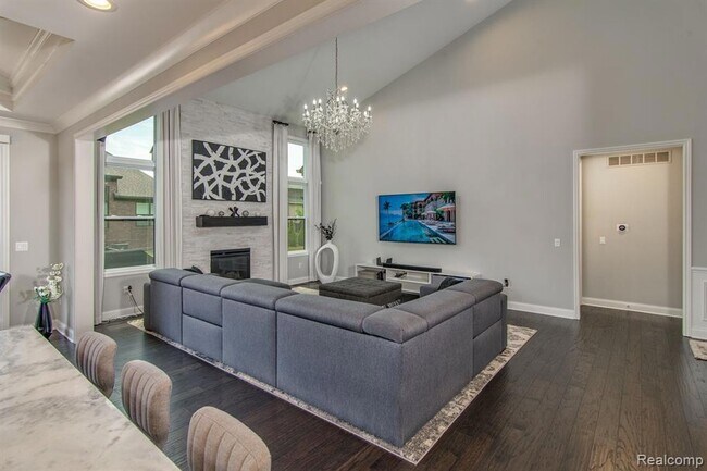 Building Photo - 53081 Enclave Cir