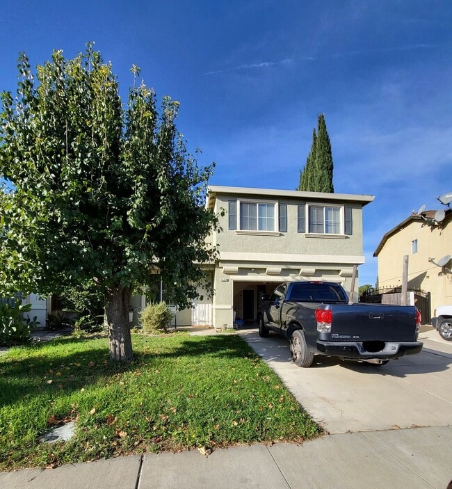 Building Photo - 920 Garcia Dr