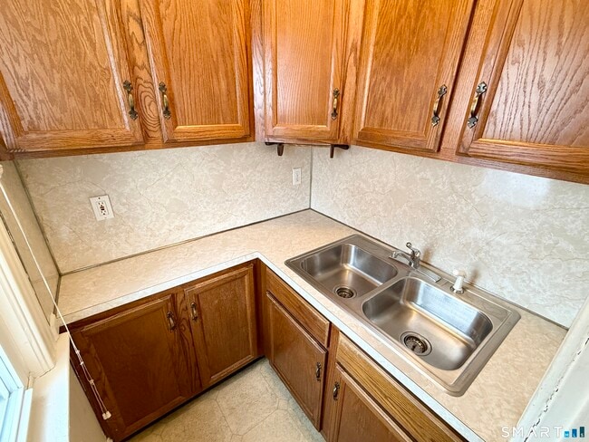 Building Photo - 225 Beechwood Ave