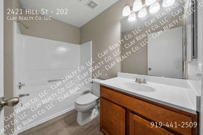 Building Photo - 2421 Hill St