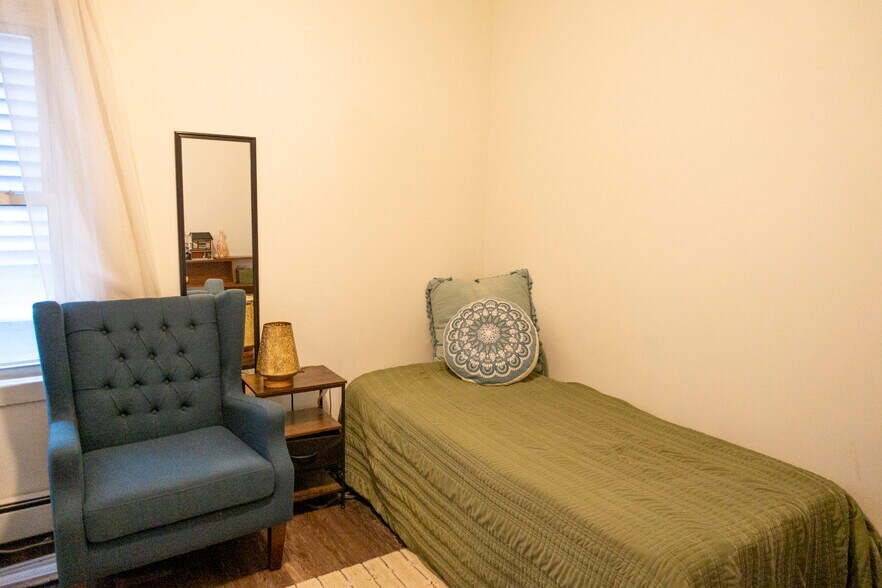 Bedroom 2 - 30 Royal St