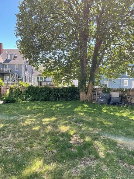 Building Photo - 229 Chapel St