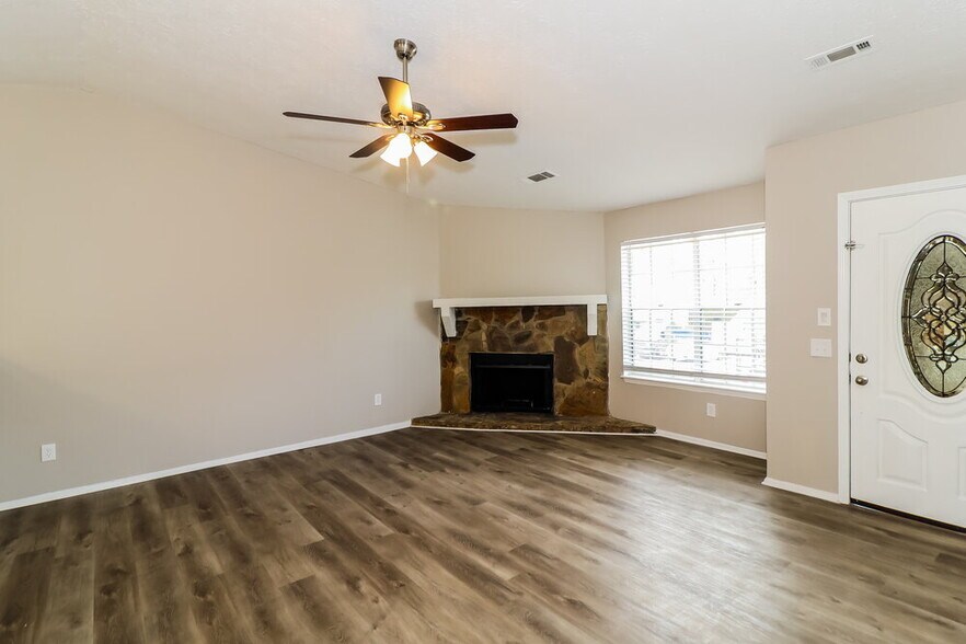 Building Photo - 5175 Sugar Crest Dr