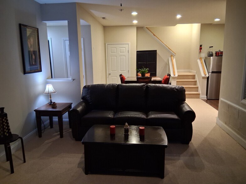 Building Photo - 5912 Currin Fox Ct