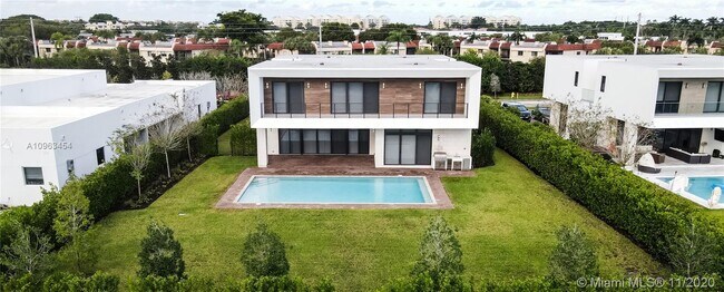 Building Photo - 16580 Sunset Way