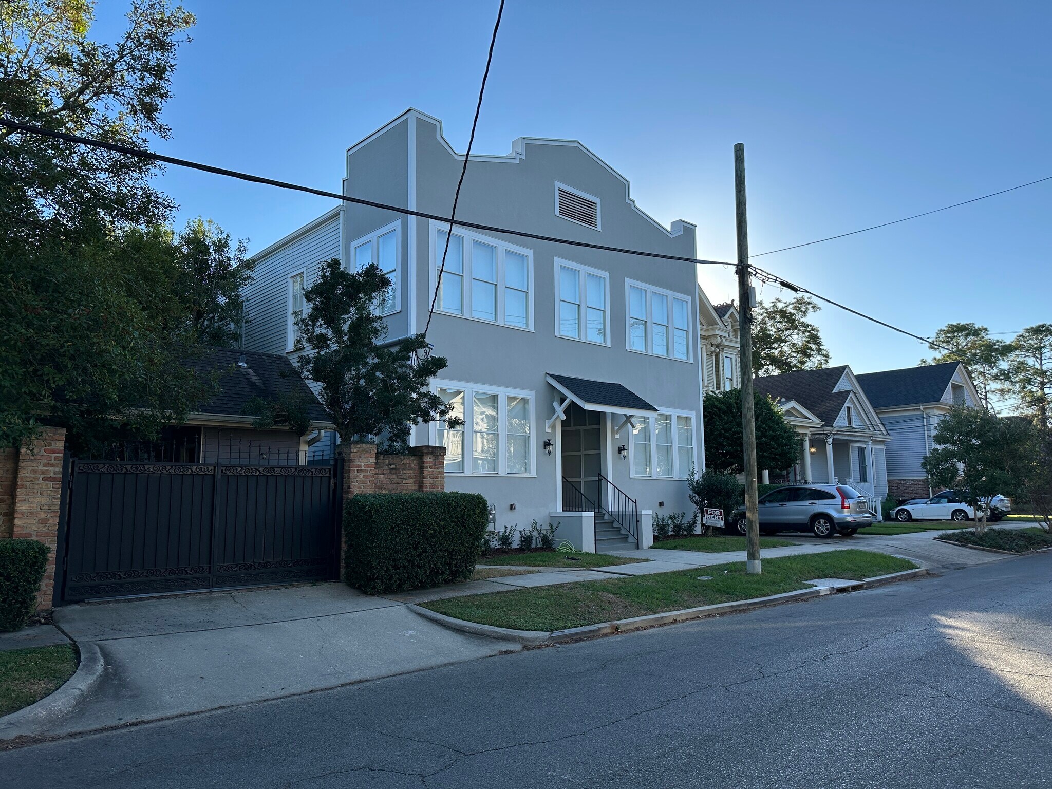 Exterior of Fourplex Building - 5520 Loyola Ave