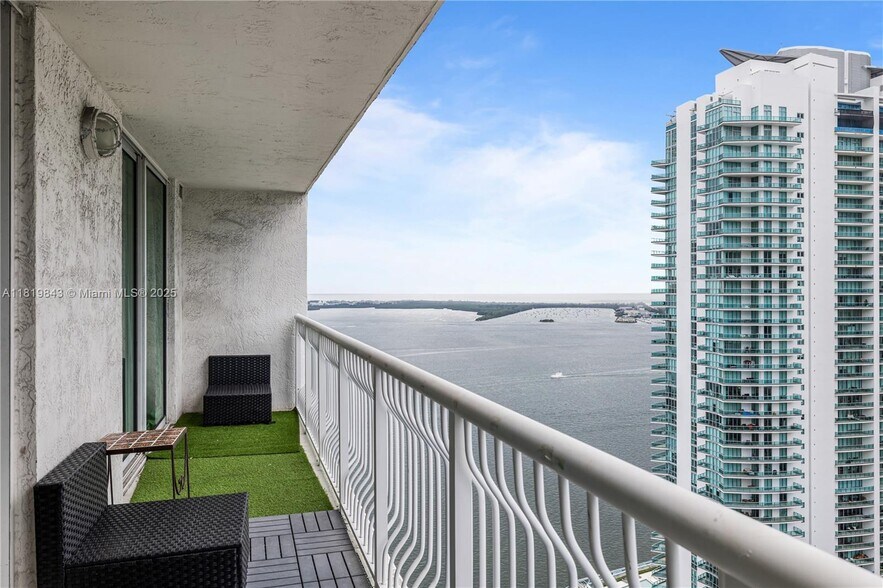 Building Photo - 1200 Brickell Bay Dr