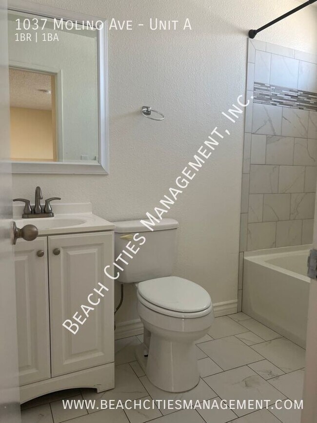 Building Photo - 1037 Molino Ave
